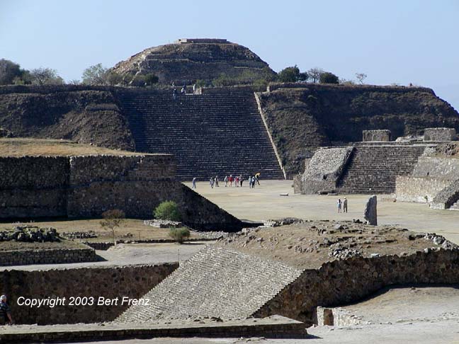 MonteAlban.jpg (66655 bytes)